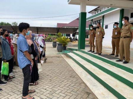 Sebanyak 16 tenaga kerja terampil Tanah Bumbu dilepas ikuti pelatihan di Banjarbaru, Selasa (4/1/2021). (Sumber Foto: Kominfo Tanah Bumbu/korankalimantan.com)