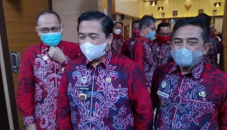 Walikota Banjarmasin, Ibnu Sina didampingi Wakil Walikota, Arifin Noor dan Dirut PDAM Bandarmasih, Yudha Achmady.(foto: korankalimantan.com)