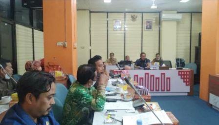 Anggota DPRD Kotabaru saat melakukan hearing terkait pembangunan Rumah Pelangi di Desa Rampa Kotabaru (Sumber foto: cah)