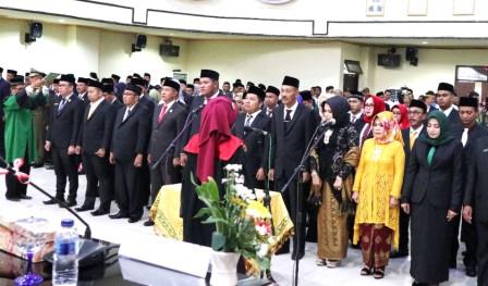 Suasana pelantikan anggota DPRD Banjar. (foto: istimewa)