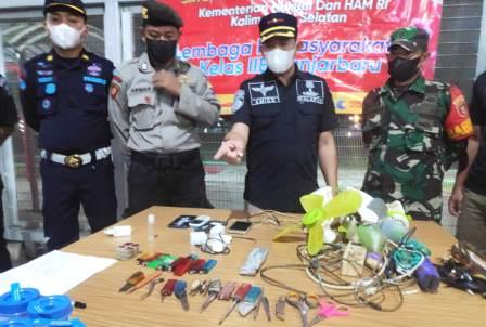 Razia Lapas Kelas IIB Banjarbaru kembali dilakukan petugas di blok Narkotika