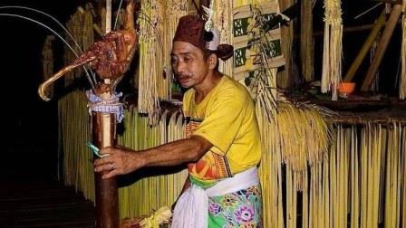 Aruh Adat merupakan Ritual Suci Masyarakat Adat Dayak Maratus di Kabupaten Hulu Sungai Tengah.(foto: istimewa)