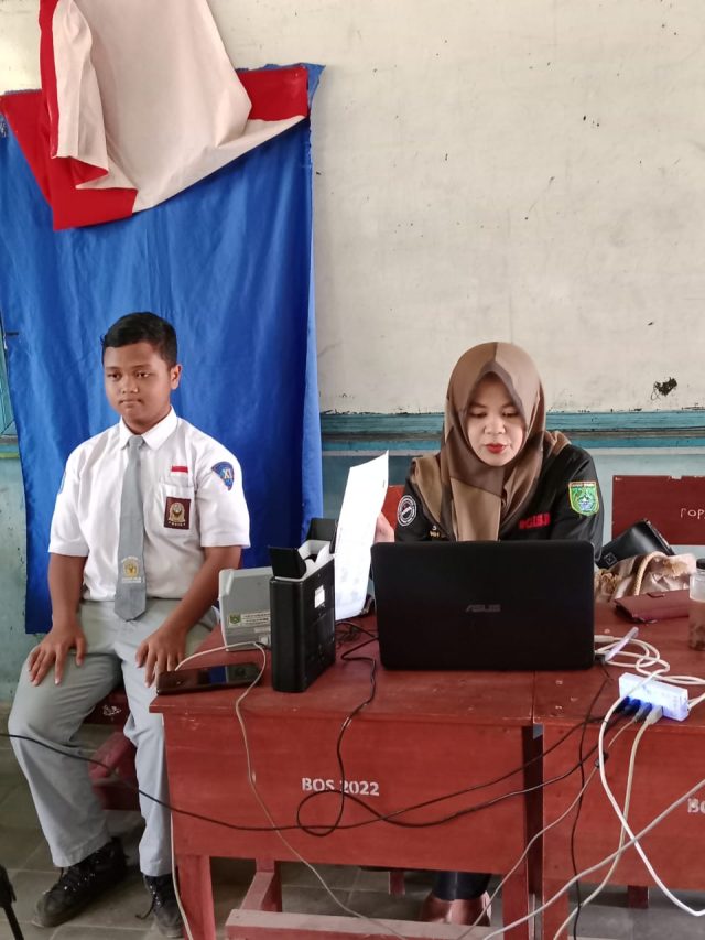 Layanan jemput Dilan Amanah Disdukpencapil Melayani Perekaman Anak Sekolah. (Foto: Radio-swarabersujud.com)