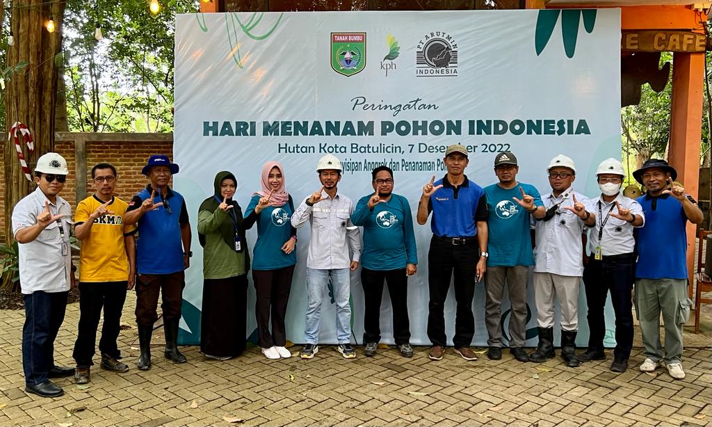 Memperingati Hari Menanam Pohon Indonesia tahun 2022, Pemkab Tanah Bumbu melakukan penanaman pohon, di Hutan Kota Batulicin, Rabu (7/12/2022). (Foto: Diskominfo Tanbu)